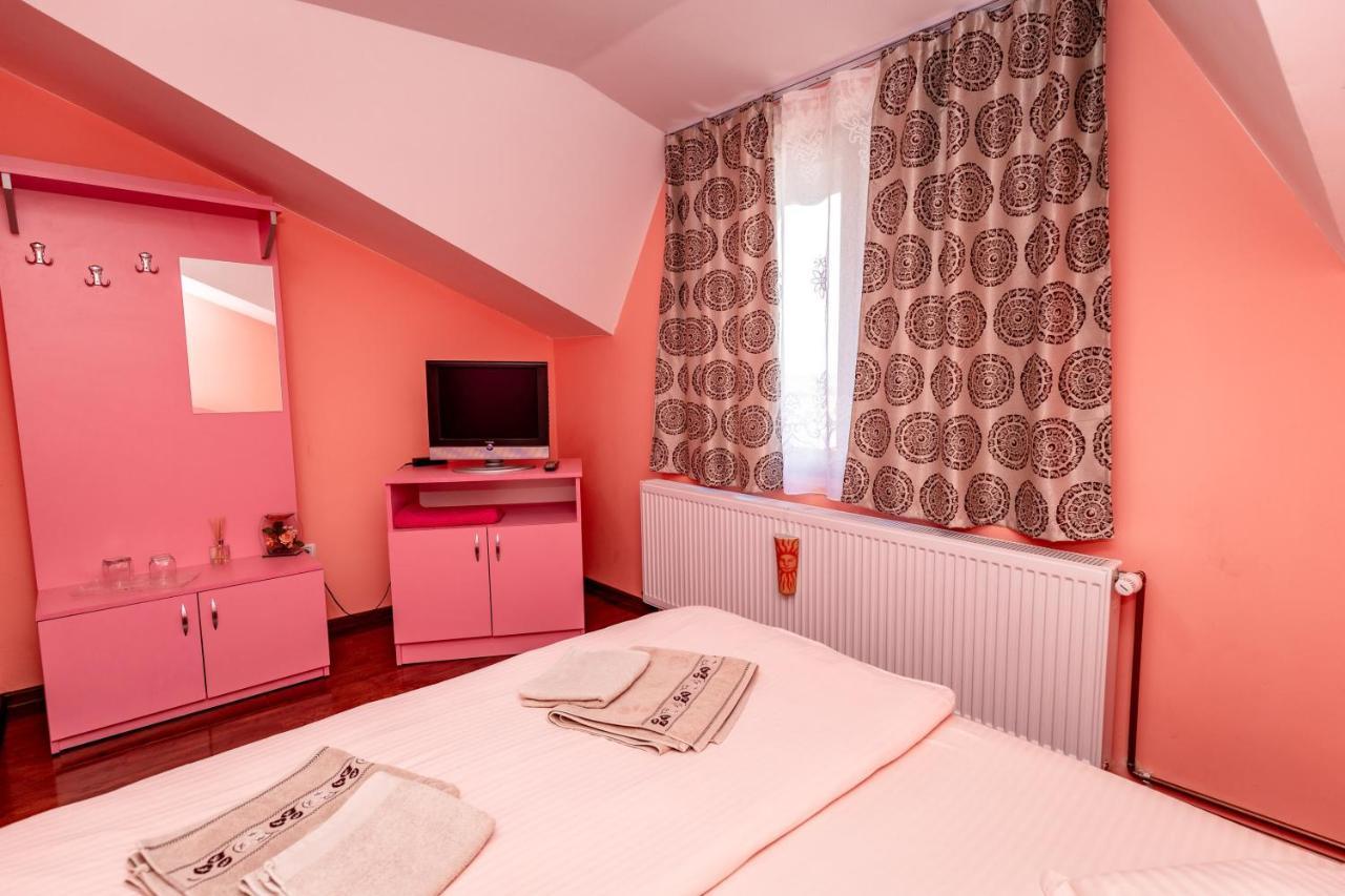 Complex Stefanesti Hotell Bozovici Eksteriør bilde