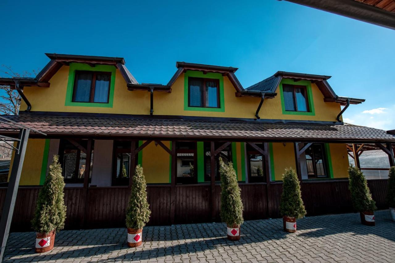 Complex Stefanesti Hotell Bozovici Eksteriør bilde